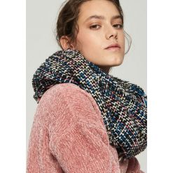 Kolorowy szal - Wielobarwn. Szaliki i kominy marki B'TWIN. W wyprzedaży za 29.99 zł.