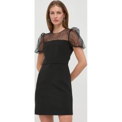 Red Valentino sukienka kolor czarny mini prosta. Czarne sukienki Red Valentino, na co dzień, bez wzorów, bez kołnierzyka, bez ramiączek, mini, proste. Za 2,089.90 zł.