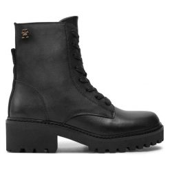 Trapery Tommy Hilfiger. Czarne traperki Tommy Hilfiger, bez wzorów, bez obcasa, bez zapięcia. Za 849.99 zł.