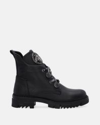 CZARNE BOTKI Z APLIKACJĄ 18000-2 BLACK. Czarne botki Venezia, z aplikacjami, ze skóry, bez obcasa, bez zapięcia. Za 299.00 zł.