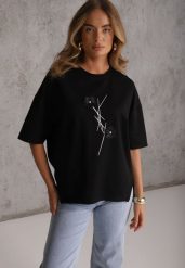 Czarny Wiskozowy T-shirt Ozdobiony Kwiatami i Perełkami Muvine. Czarne t-shirty Renee, l, z aplikacjami, z jeansu, street, bez kołnierzyka, bez ramiączek. Za 79.99 zł.