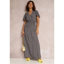 Czarna Sukienka Nikamia. Czarne sukienki Renee, na co dzień, s, z aplikacjami, bez kołnierzyka, bez ramiączek, maxi, kopertowe. W wyprzedaży za 59.99 zł.
