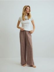 Dwuczęściowa piżama z misiami - brązowy. Brązowe piżamy Reserved, l, bez wzorów, z bawełny, bez kołnierzyka, bez ramiączek. Za 139.99 zł.