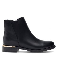 Botki JENNY. Czarne botki Jenny, bez wzorów, bez obcasa, na płaskiej podeszwie, bez zapięcia. Za 139.99 zł.