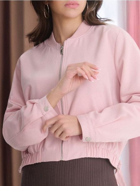 Kurtka bomberka - różowy. Czerwone kurtki Sinsay, l, bez wzorów, z materiału, bez kaptura. Za 39.99 zł.