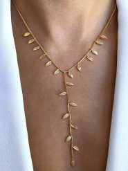 Les Favorites Pozłacany naszyjnik z elementami ozdobnymi - dł. 40 cm rozmiar: onesize. Żółte naszyjniki Les Favorites, z materiału, pozłacane. Za 295.99 zł.