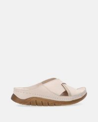 BEŻOWE KLAPKI DAMSKIE VE-066 BEIGE. Brązowe klapki Venezia, bez wzorów, ze skóry, bez obcasa, bez zapięcia. Za 269.00 zł.