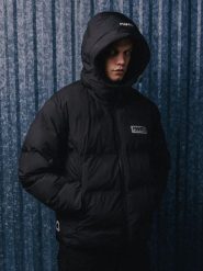 MANTO kurtka DEFEND czarna. Czarne kurtki MANTO, na zimę, s, bez wzorów, z materiału, z kapturem. Za 429.99 zł.