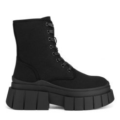 Botki DeeZee. Czarne botki DeeZee, bez wzorów, bez obcasa, na płaskiej podeszwie, bez zapięcia. Za 175.99 zł.