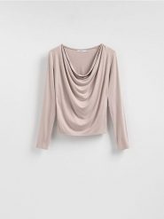 Bluzka z wiskozą - beżowy. Brązowe bluzki Reserved, l, bez wzorów, z dzianiny, bez kołnierzyka, bez ramiączek. Za 79.99 zł.