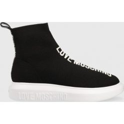 Love Moschino sneakersy kolor czarny. Czarne buty sportowe lifestyle Love Moschino, bez wzorów, z gumy, sportowe, z okrągłym noskiem, bez zapięcia. W wyprzedaży za 559.99 zł.