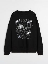 Bluza crewneck z nadrukiem i kokardami - czarny. Czarne bluzy Sinsay, l, bez wzorów, bez ramiączek, bez kaptura. Za 49.99 zł.