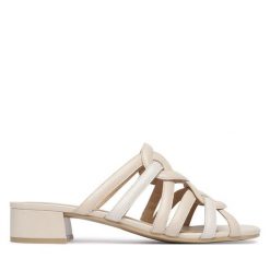 Klapki Caprice. Brązowe klapki Caprice, bez wzorów, bez obcasa, bez zapięcia. Za 299.99 zł.