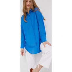 Answear Lab koszula bawełniana damska relaxed z kołnierzykiem klasycznym. Niebieskie koszule Answear Lab, l, bez wzorów, z bawełny, klasyczne, bez kołnierzyka, bez ramiączek. W wyprzedaży za 134.99 zł.