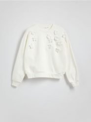 Bawełniana bluza z aplikacją - kremowy. Białe bluzy Reserved, l, z aplikacjami, z bawełny, bez kaptura. Za 89.99 zł.