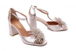 LAURA MESSI 2758 708-830 złoty, sandały damskie. Żółte sandały Laura Messi, bez wzorów, ze skóry, bez obcasa, na obcasie, bez zapięcia. Za 379.90 zł.