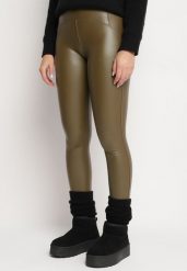 Zielone Ocieplane Legginsy z Wysokim Stanem Koradi. Zielone legginsy Born2be, z aplikacjami, z jeansu, eleganckie, długie. W wyprzedaży za 33.99 zł.