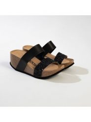 BACKSUN Klapki "Libreville" w kolorze czarnym na koturnie rozmiar: 39. Czarne klapki Backsun, bez wzorów, klasyczne, z otwartym noskiem, bez obcasa, na koturnie, bez zapięcia. Za 130.99 zł.