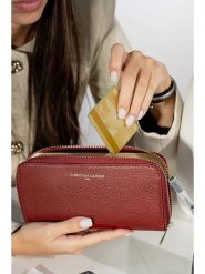 Christian Laurier Skórzany portfel "Hania" w kolorze czerwonym - 19 x 9,5 cm rozmiar: onesize. Czerwone portfele Christian Laurier, bez wzorów, z materiału. Za 173.99 zł.