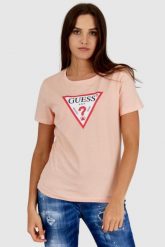 GUESS Brzoskwiniowy t-shirt damski z trójkątnym logo. Brązowe t-shirty Guess, m, z aplikacjami, bez kołnierzyka, bez ramiączek. W wyprzedaży za 99.99 zł.
