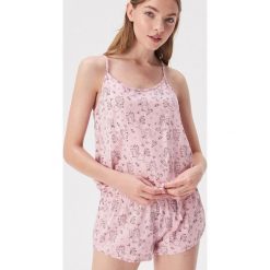 Jednoczęściowa piżama na ramiączkach - Różowy. Piżamy marki Sinsay. Za 39.99 zł.
