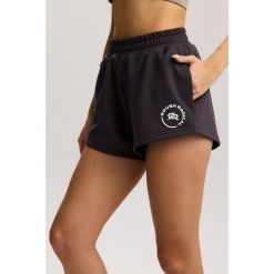 Damskie spodenki dresowe Rough Radical Cotton Active Shorts Women. Szare szorty ROUGH RADICAL, bez wzorów, z dresówki, na fitness i siłownię. Za 129.90 zł.