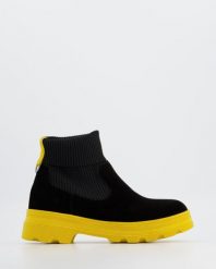 ZAMSZOWE BOTKI 267016 YELLOW. Żółte botki Venezia, bez wzorów, ze skóry, bez obcasa, bez zapięcia. Za 299.00 zł.