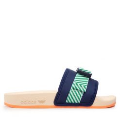 Klapki adidas. Niebieskie klapki adidas, bez wzorów, sportowe, bez obcasa, bez zapięcia. Za 239.99 zł.