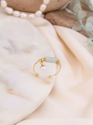 Pierres de Jade Pozłacany pierścionek z perłą i labradorytem rozmiar: onesize. Białe pierścionki Pierres de Jade, z labradorytem, pozłacane. Za 30.99 zł.