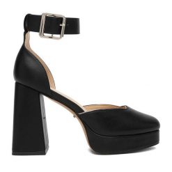 Czółenka DeeZee. Czarne czółenka DeeZee, bez wzorów, bez obcasa, bez zapięcia. Za 159.99 zł.