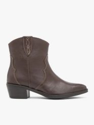 Brązowe botki kowbojki. Brązowe botki Ryłko, bez wzorów, ze skóry, eleganckie, za kostkę, bez obcasa, na obcasie, bez zapięcia. Za 529.99 zł.