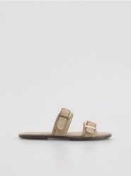 Klapki z klamrami - beżowy. Brązowe klapki Reserved, bez wzorów, ze skóry, bez obcasa, bez zapięcia. Za 99.99 zł.