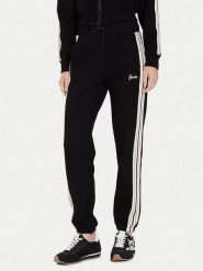 Guess Spodnie dresowe V5BB17 KCX52 Czarny Regular Fit. Czarne spodnie dresowe Guess, z aplikacjami, z dresówki. Za 319.99 zł.