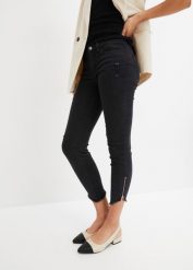 Dżinsy Skinny, mid waist ze stretchem. Czarne jeansy bonprix, bez wzorów, z jeansu. Za 169.99 zł.