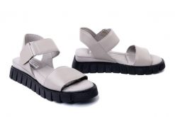 ARTIKER RELAKS 54C0775 szary, sandały damskie. Szare sandały Artiker Relaks, bez wzorów, ze skóry, bez obcasa, na koturnie, bez zapięcia. Za 304.90 zł.