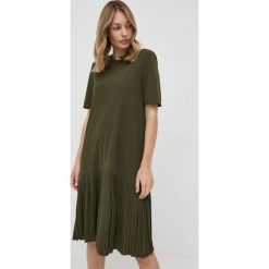 Max Mara Leisure sukienka kolor zielony mini prosta. Zielone sukienki Max Mara Leisure, na co dzień, m, bez wzorów, z tkaniny, bez kołnierzyka, bez ramiączek, mini, plisowane. Za 919.99 zł.