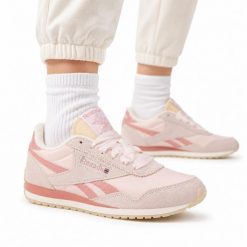 Buty damskie sneakersy sportowe Reebok SS-CLASSIC AZ. Czerwone buty treningowe Reebok, bez wzorów, z gumy, bez zapięcia, trekkingowe. Za 173.00 zł.