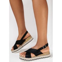 Czarne Sandały Zeemey. Czarne sandały Born2be, z aplikacjami, boho, z okrągłym noskiem, bez obcasa, na koturnie, bez zapięcia. W wyprzedaży za 64.99 zł.