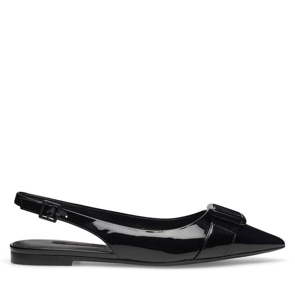 Sandały GINO ROSSI. Czarne sandały Gino Rossi, bez wzorów, bez obcasa, na płaskiej podeszwie, bez zapięcia. Za 239.99 zł.