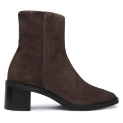 Botki Calvin Klein. Brązowe botki Calvin Klein, bez wzorów, bez obcasa, na słupku, bez zapięcia. Za 679.99 zł.