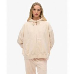 Kurtka dresowa z kapturem, rozpinana, welurowa dla kobiet Superdry Country Club. Czerwone kurtki Superdry, bez wzorów, z dresówki, eleganckie, z kapturem. Za 392.00 zł.