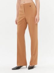 DKNY Spodnie materiałowe UG3PX097 Brązowy Regular Fit. Brązowe spodnie materiałowe DKNY, bez wzorów, z materiału. Za 319.99 zł.