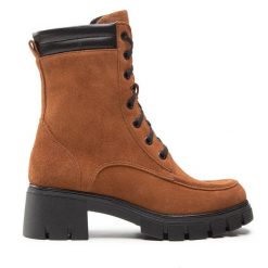 Trapery Simple. Brązowe traperki Simple, bez wzorów, bez obcasa, bez zapięcia. Za 599.00 zł.