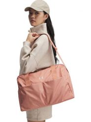Under Armour Torba sportowa w kolorze jasnoróżowym - 26 l rozmiar: onesize. Różowe torby sportowe Under Armour, bez wzorów, z materiału, na ramię. Za 145.60 zł.
