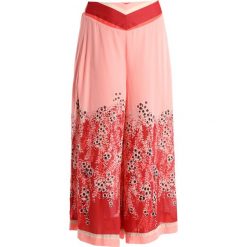 Free People OFF THE GRID PRINTED CULOTTES Spodnie materiałowe red. Spodnie materiałowe marki Free People. W wyprzedaży za 350.35 zł.