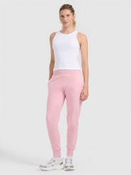 4F Spodnie dresowe joggery damskie - różowe S. Czerwone spodnie sportowe 4f, bez wzorów, z bawełny. W wyprzedaży za 79.99 zł.