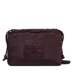 Torebka Calvin Klein. Czerwone listonoszki Calvin Klein, bez wzorów, bez dodatków. Za 329.99 zł.