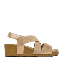 Sandały Go Soft. Żółte sandały GO SOFT, bez wzorów, bez obcasa, na koturnie, bez zapięcia. Za 159.99 zł.