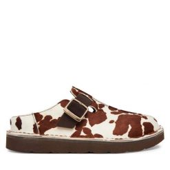 Klapki Clarks. Brązowe klapki Clarks, bez wzorów, bez obcasa, bez zapięcia. Za 469.99 zł.