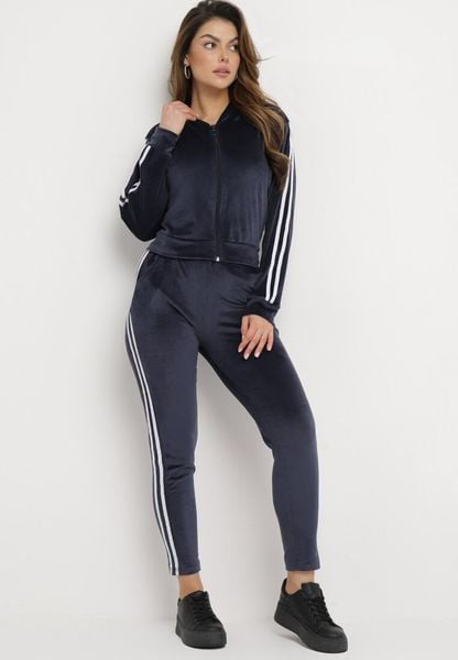 Granatowy Welurowy Komplet Dresowy 2-Częściowy z Lampasami Bluza i Spodnie Atiriv. Niebieskie bluzy Born2be, m, bez wzorów, z dresówki, eleganckie, bez ramiączek, bez kaptura. Za 44.99 zł.